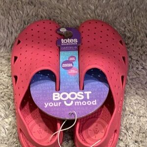 Totes pink shoes size 4-5:  NWT.